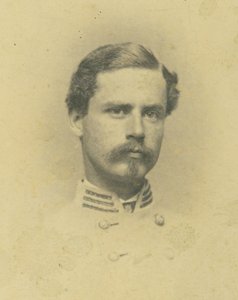 Borstportret van een man in uniform door Richmond Vannerson and Jones